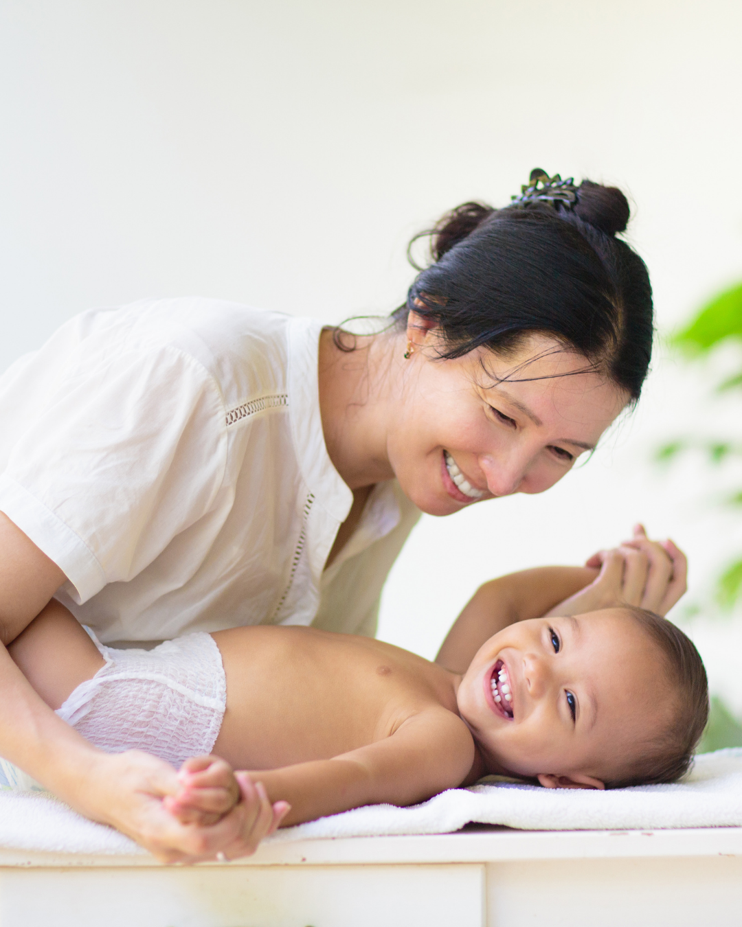 Newborn joint clicking evaluation by Dr. Rohit Jain Pediatric Orthopedic Specialist in Kalyan and Thane